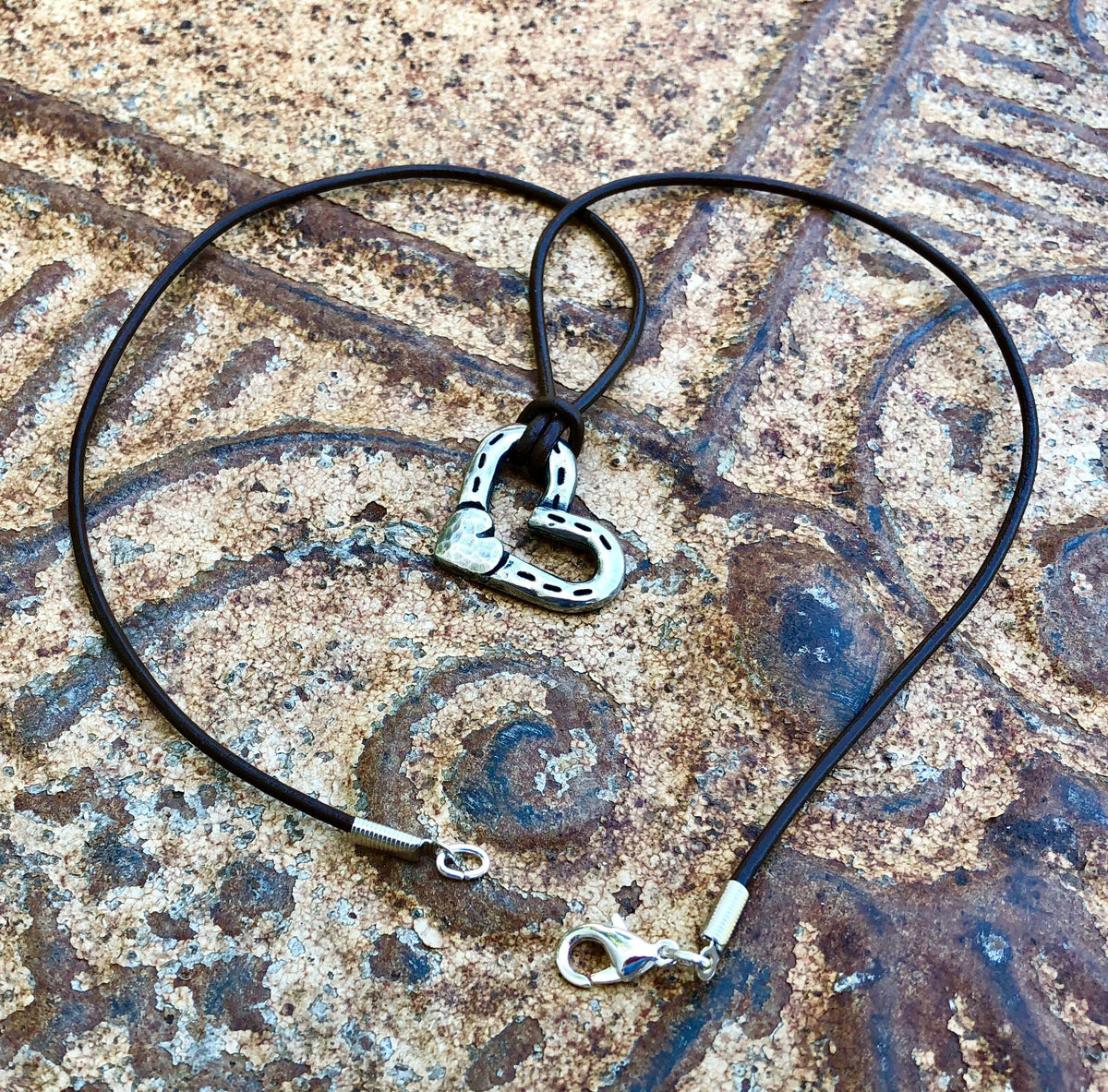 🐎Heart and Horse Shoes Necklace(Buy 2 Free Shipping)